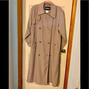 Nice classic coat by Totes in size 12